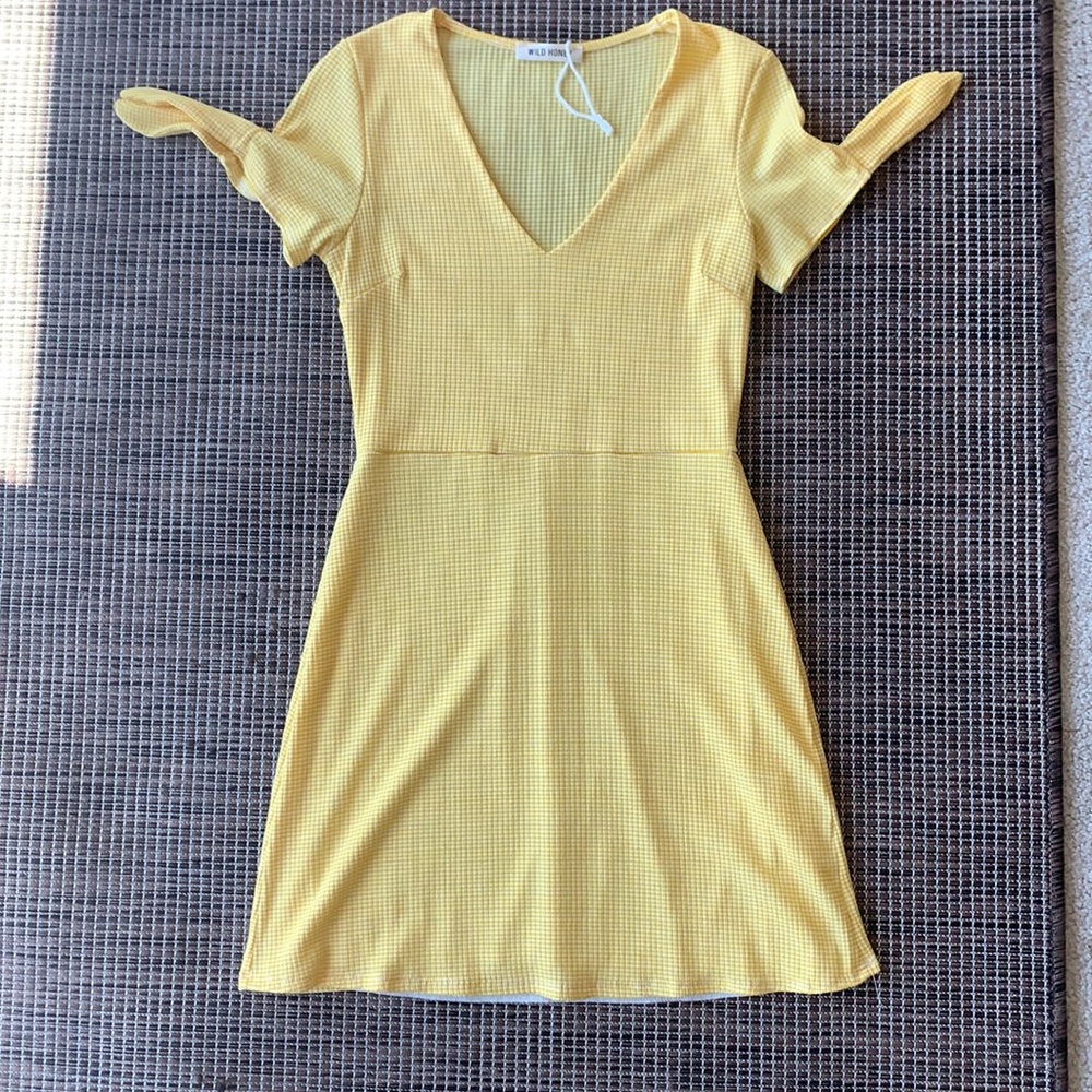 🌟💛LIKE NEW WILD HONEY SUNDRESS W TIE SLEEVES💛🌟